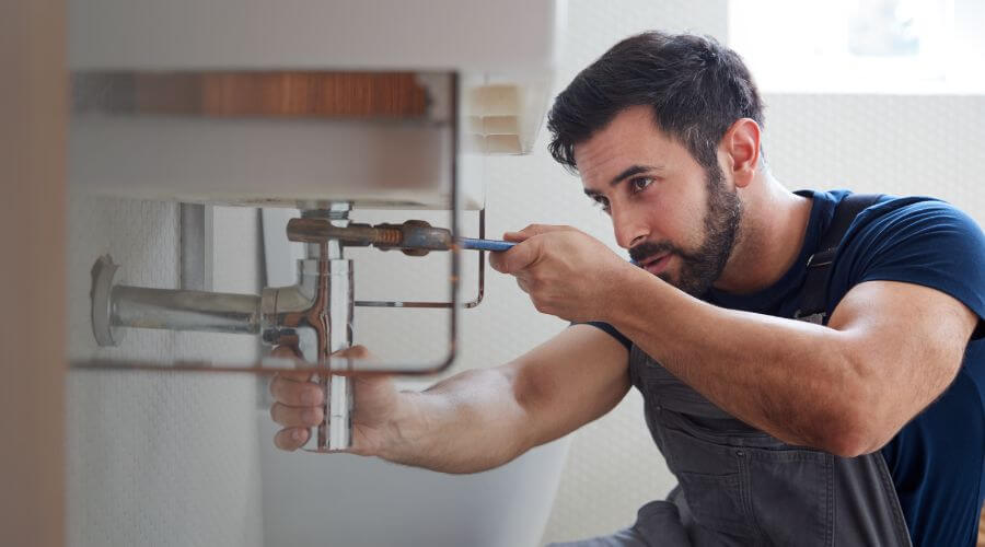 Expert burst pipe repair services in Banquete, TX